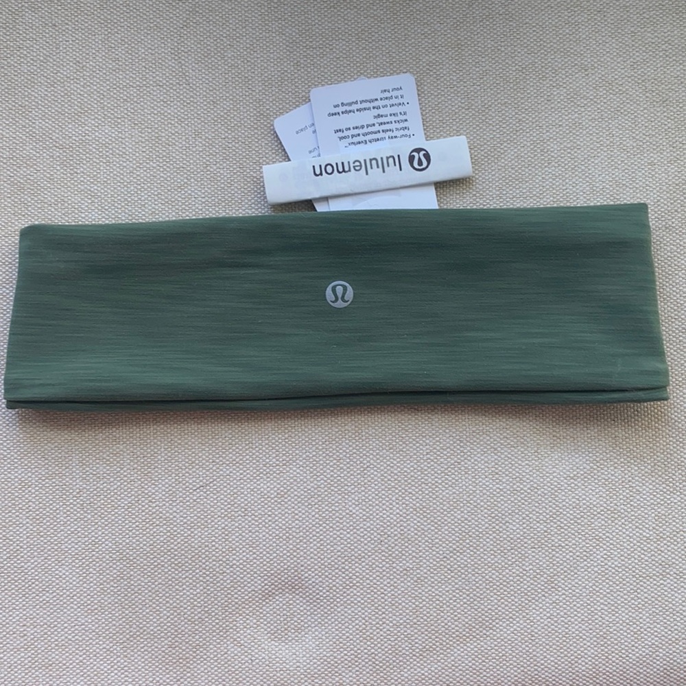 NWT lululemon headband